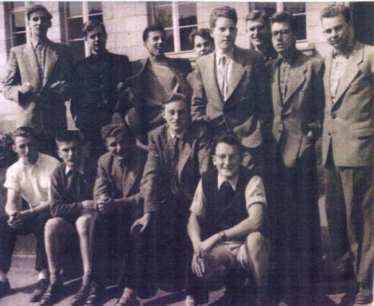 Letzte Gruppenaufnahme der O1b kurz vor dem Abitur 1954